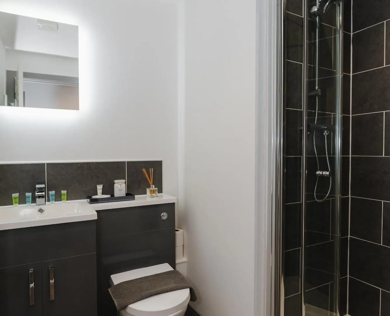 فندق مبيت وإفطار كينغستون أبون هول George House Modern Apartments By Vichy