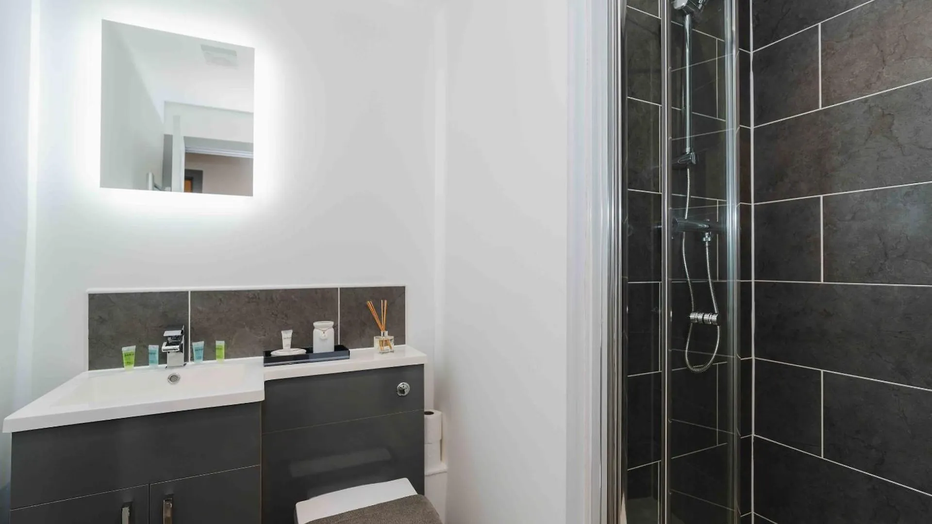 كينغستون أبون هول George House Modern Apartments By Vichy فندق مبيت وإفطار